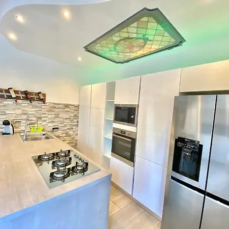 Bocconi Home, Moderna Ed Elegante, Spazioso E Luminoso, Con Due E Due Bagni Apartamento *