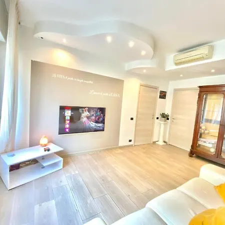 Bocconi Home, Moderna Ed Elegante, Spazioso E Luminoso, Con Due E Due Bagni * Milão
