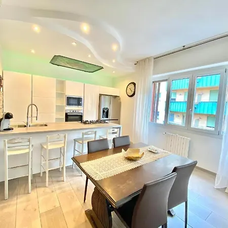 Bocconi Home, Moderna Ed Elegante, Spazioso E Luminoso, Con Due E Due Bagni *