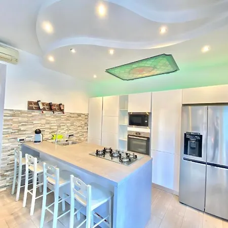 Bocconi Home, Moderna Ed Elegante, Spazioso E Luminoso, Con Due E Due Bagni