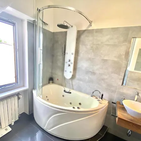 Bocconi Home, Moderna Ed Elegante, Spazioso E Luminoso, Con Due E Due Bagni