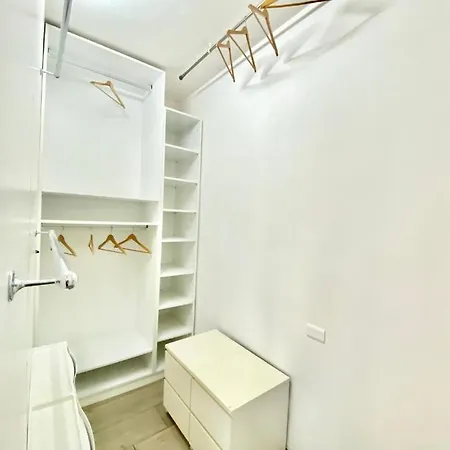 Bocconi Home, Moderna Ed Elegante, Spazioso E Luminoso, Con Due E Due Bagni *